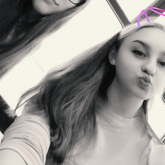 Meet your Posher, Elizabeth - Picture 3 of 3